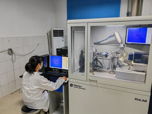 在纳米世界搭乐高 团簇研发新路径点亮河南科创之路